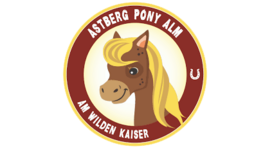 Sommer am Wilden Kaiser: Wandern und mehr Logo mit Ponykopf und Text Astberg Pony Alm Wilden Kaiser